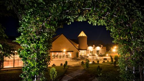 a view of a building at night at Hotel La Posada De Alameda in Alameda del Valle