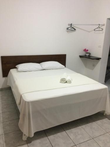 a white bed with two white towels on it at Hotel Mirante do Vale in Itabaiana