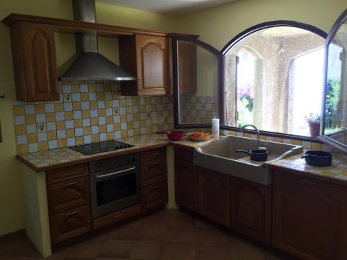 80 route de San Martinoにあるキッチンまたは簡易キッチン