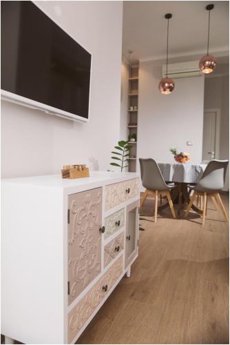 Izzy apartment