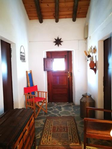 a room with a door and a table and chairs at Monte dos Velhos in Reguengos de Monsaraz