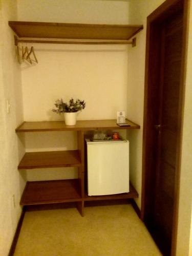a room with a shelf with a plant on it at Pousada Rosa dos Ventos in Praia do Forte