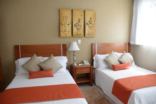 Кровать или кровати в номере Hotel Victoria