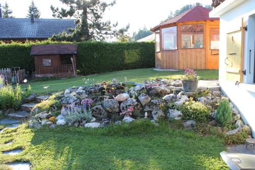 Ein Garten an der Unterkunft Chalet Le Slalom