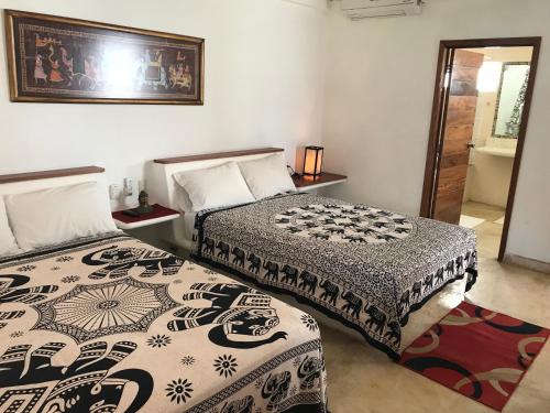 a bedroom with two beds and a mirror at Casa de las Olas Surf & Beach Club in Acapulco