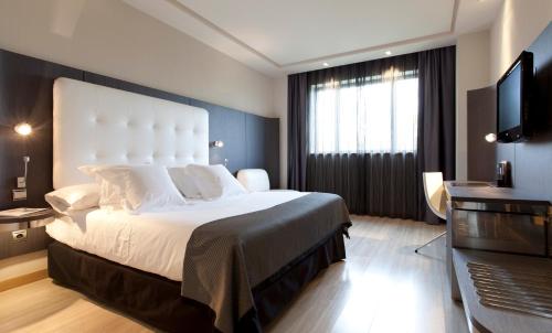 Hotel Maydrit Airport photo 32