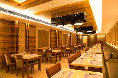 En restaurant eller et andet spisested på KVM Hotels Srirangam