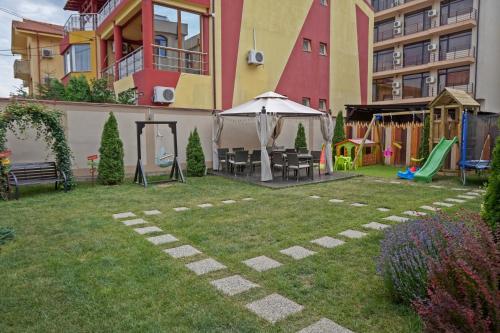 a backyard with a gazebo and a playground at Coquette VILLA Mamaia Nord in Mamaia Sat/Năvodari