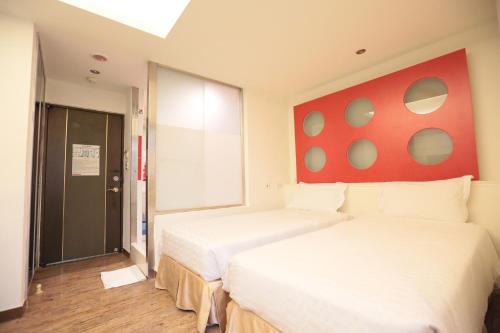 Postel nebo postele na pokoji v ubytování Newrise Hotel