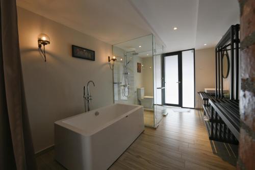 Bany a 38PC Boutique Hotel