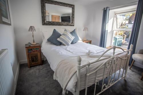 מיטה או מיטות בחדר ב-Waters Edge Holiday Apartments