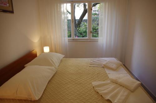 Posteľ alebo postele v izbe v ubytovaní Apartments Sonja Podgora