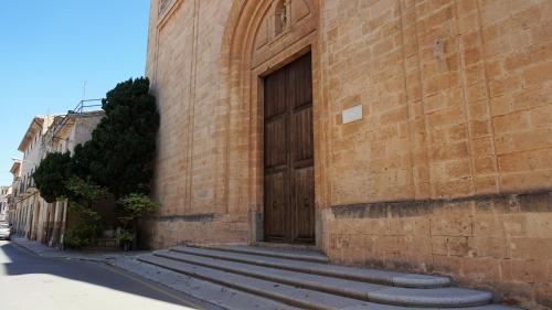 a brick building with a large wooden door on it at Born 23 - House with Pool in the centre of Lluchmayor. free wifi in Llucmajor
