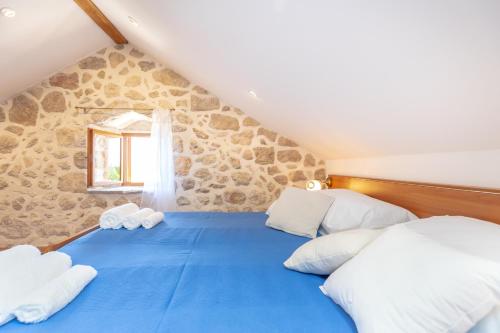 Un pat sau paturi într-o cameră la Summer Cottage