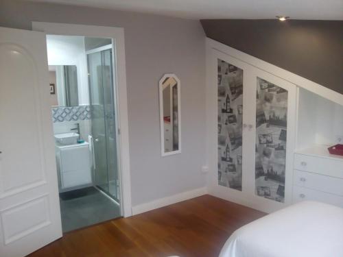 APARTAMENTOS Puerta de gijon tesisinde bir banyo