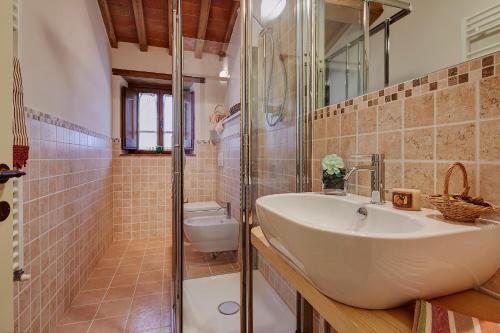Ένα μπάνιο στο Locanda del Viandante - Valle Apartments & Pool