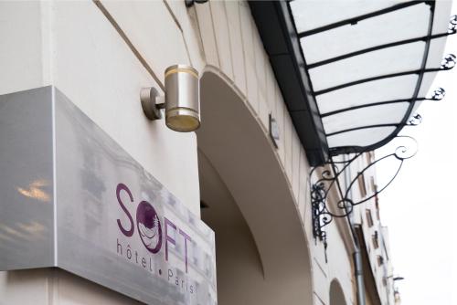 Un certificado, premio, letrero u otro documento en Hôtel Soft