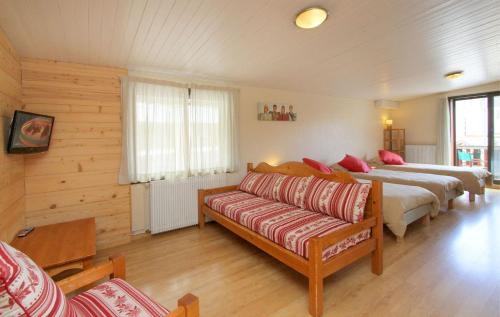 a living room with two beds and a couch at Hotel le Sherpa in Les Deux Alpes
