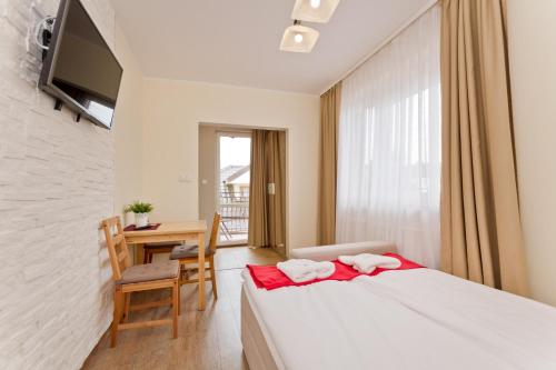 Ένα ή περισσότερα κρεβάτια σε δωμάτιο στο Pokoje Gościnne Krzyś
