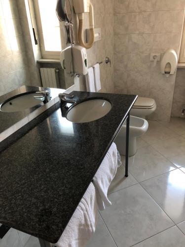 Un baño de Hotel Frejus