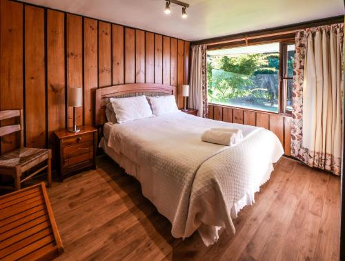 Ένα ή περισσότερα κρεβάτια σε δωμάτιο στο Hotel y Cabañas El Parque
