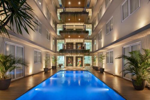 Bazén v ubytování All Nite and Day Hotel Alam Sutera nebo v jeho okolí