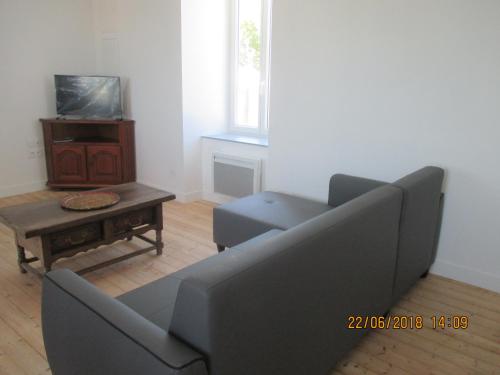 Μια τηλεόραση ή/και κέντρο ψυχαγωγίας στο Appartement Bord de Mer