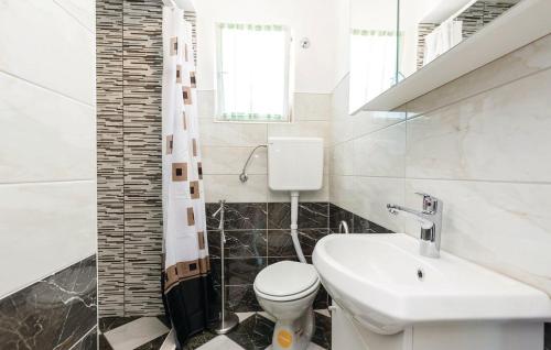Koupelna v ubytování Kira House