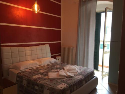 a bedroom with a bed with towels on it at casasuisassi in Matera