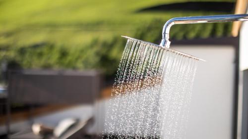 a close up of a shower head with water at Ladurner in Lagundo