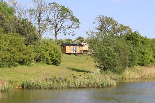 Photo de la galerie de l'établissement Fair Farm Hideaway, à Waltham on the Wolds