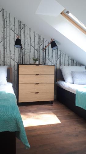 Cama o camas de una habitación en Apartamenty nad Jeziorem Necko