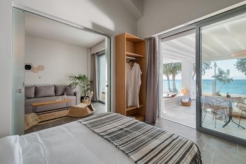 Ένα ή περισσότερα κρεβάτια σε δωμάτιο στο Villa Di Mare Seaside Suites