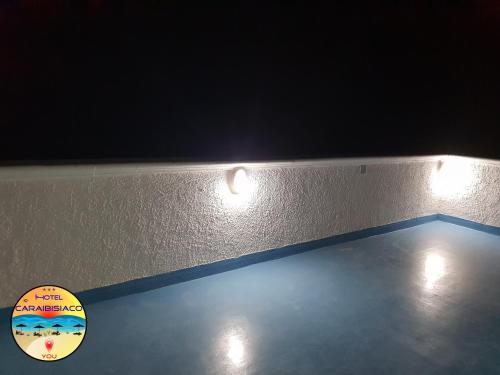 Bazén v ubytovaní Hotel Caraibisiaco sul mare alebo v jeho blízkosti