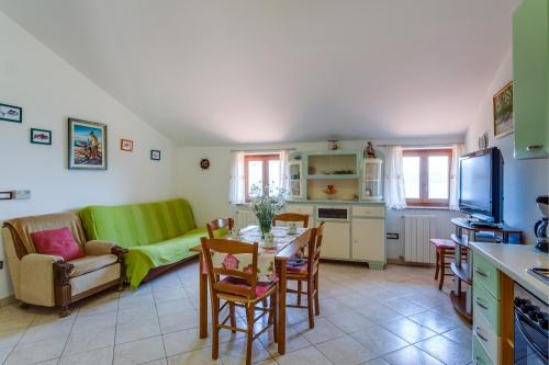 Galeriebild der Unterkunft Apartmani Zorica in Martinšćica