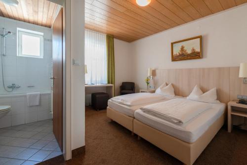 Koupelna v ubytování Gasthof & Hotel Goldene Krone