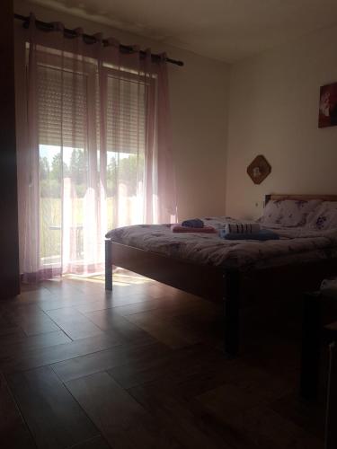 Katil atau katil-katil dalam bilik di Apartments Shine