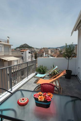 Acropolis Monastiraki Newly Renovated Apartment