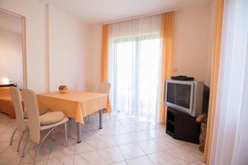 Apartments Laura – Photos 2