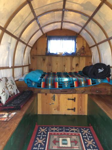 Posezení v ubytování Shash Dine' EcoRetreat