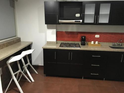 Kuchyň nebo kuchyňský kout v ubytování Hotel OrangeTrip