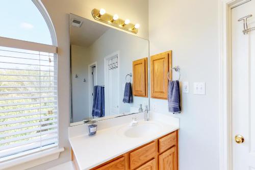 A bathroom at Peaceful at Vinca Pass