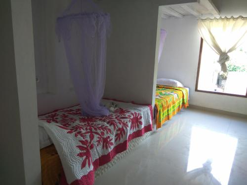 Кровать или кровати в номере Bali Sari Homestay