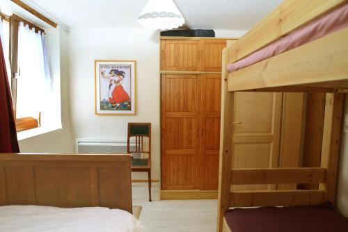 a bedroom with a bunk bed next to a window at Le gîte de Gab in Eguisheim