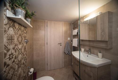 Real Central New Flat - 1' to Metro - Direct Acropolis,Pireus - Best heating and cooling system