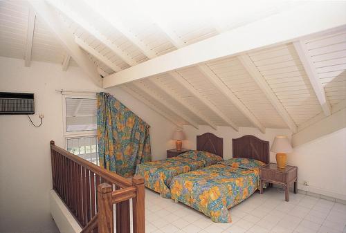 เตียงในห้องที่ Résidence Le Vallon Guadeloupe Parc Piscine Appartements & Studios & Services hôteliers à la carte