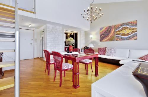 Łóżko lub łóżka w pokoju w obiekcie Apartment AURORA near the beach, with seaview in Umag -Zambratija