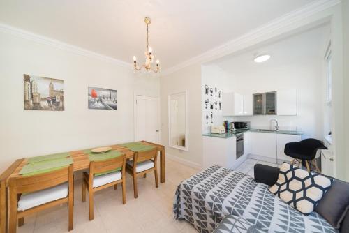 Central London Apartment - Great Location photo 83