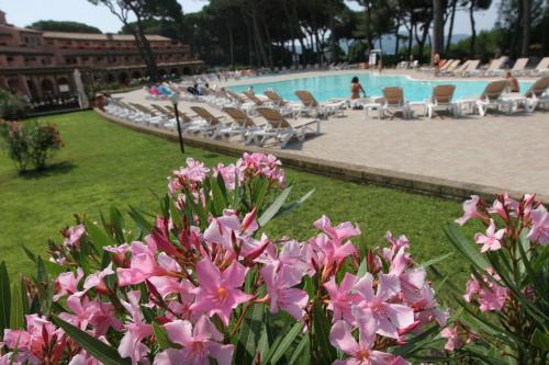 The swimming pool at or close to Hotel Palace Corte dei Tusci