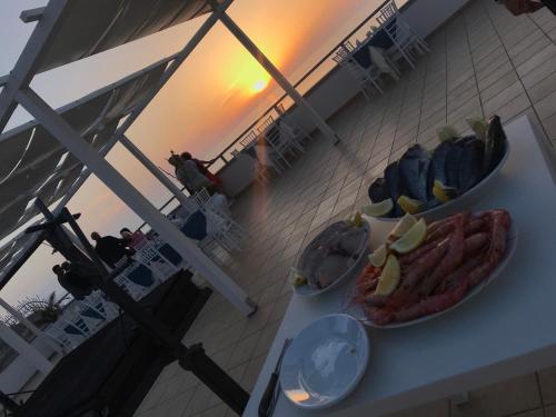 Comida en o cerca de este hotel